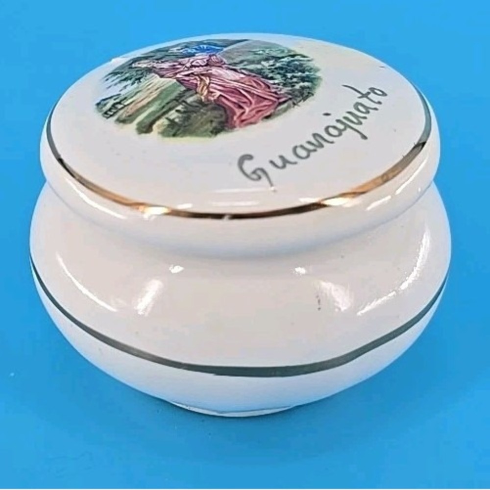 Vintage Limoges Porcelain Trinket/Jewelry Box with Lid Round Guanajuato Signed